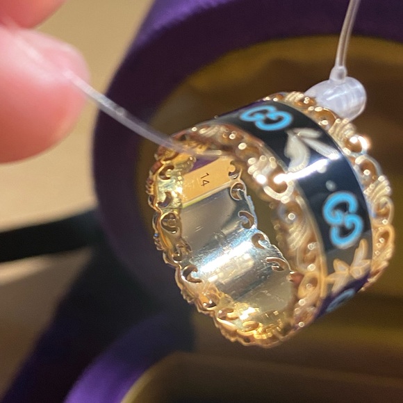 GUCCI ICON BLOOMS YELLOW GOLD AND ENAMEL RING - Picture 8 of 12